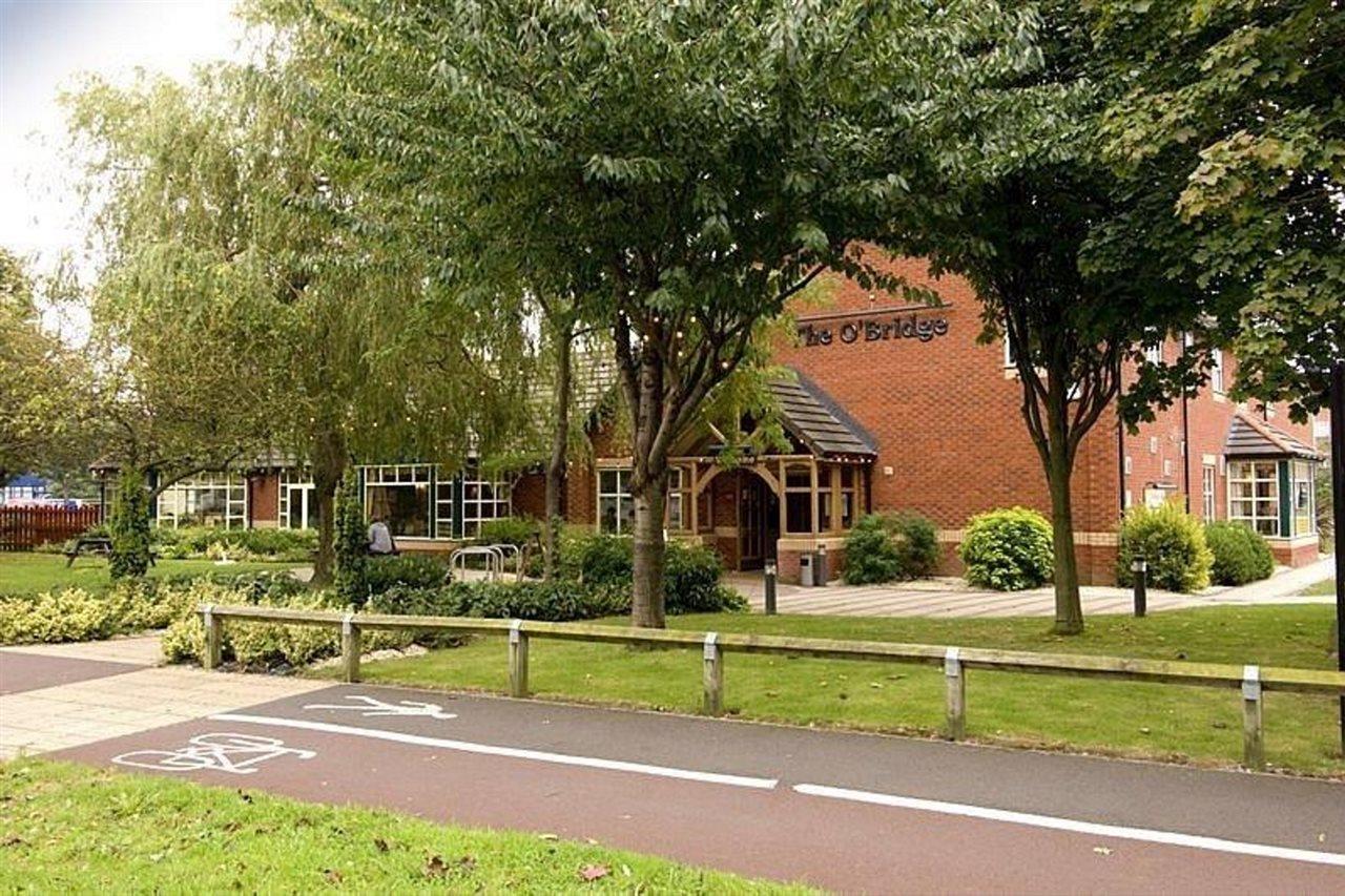 Premier Inn Taunton Central ภายนอก รูปภาพ