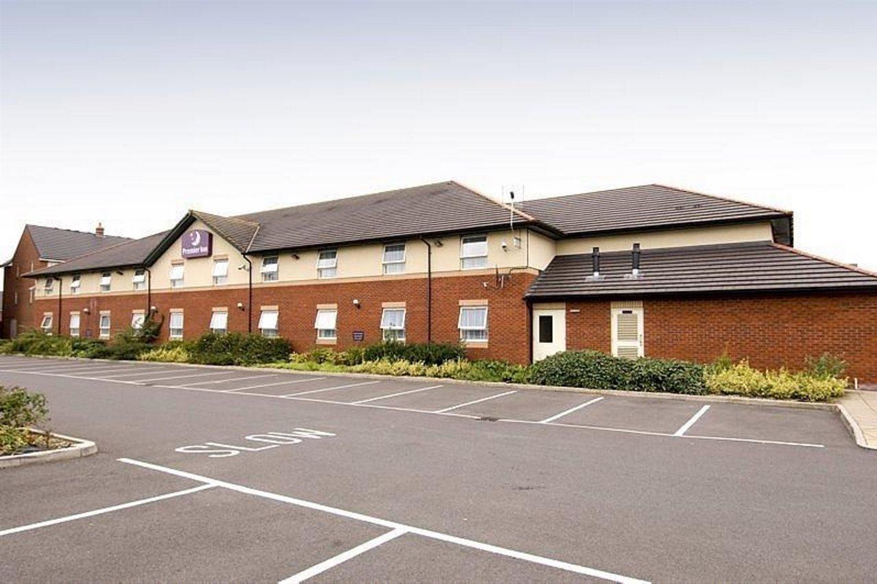Premier Inn Taunton Central ภายนอก รูปภาพ