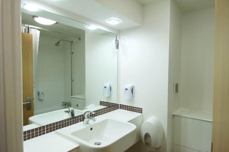 Premier Inn Taunton Central ภายนอก รูปภาพ
