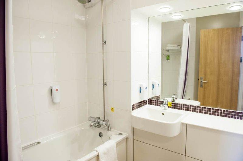 Premier Inn Taunton Central ภายนอก รูปภาพ